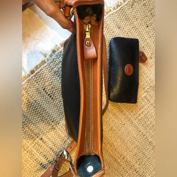 VINTAGE DOONEY matched set crossbody and coin purse Both zip closed Blk/Brown - Picture 4 of 10